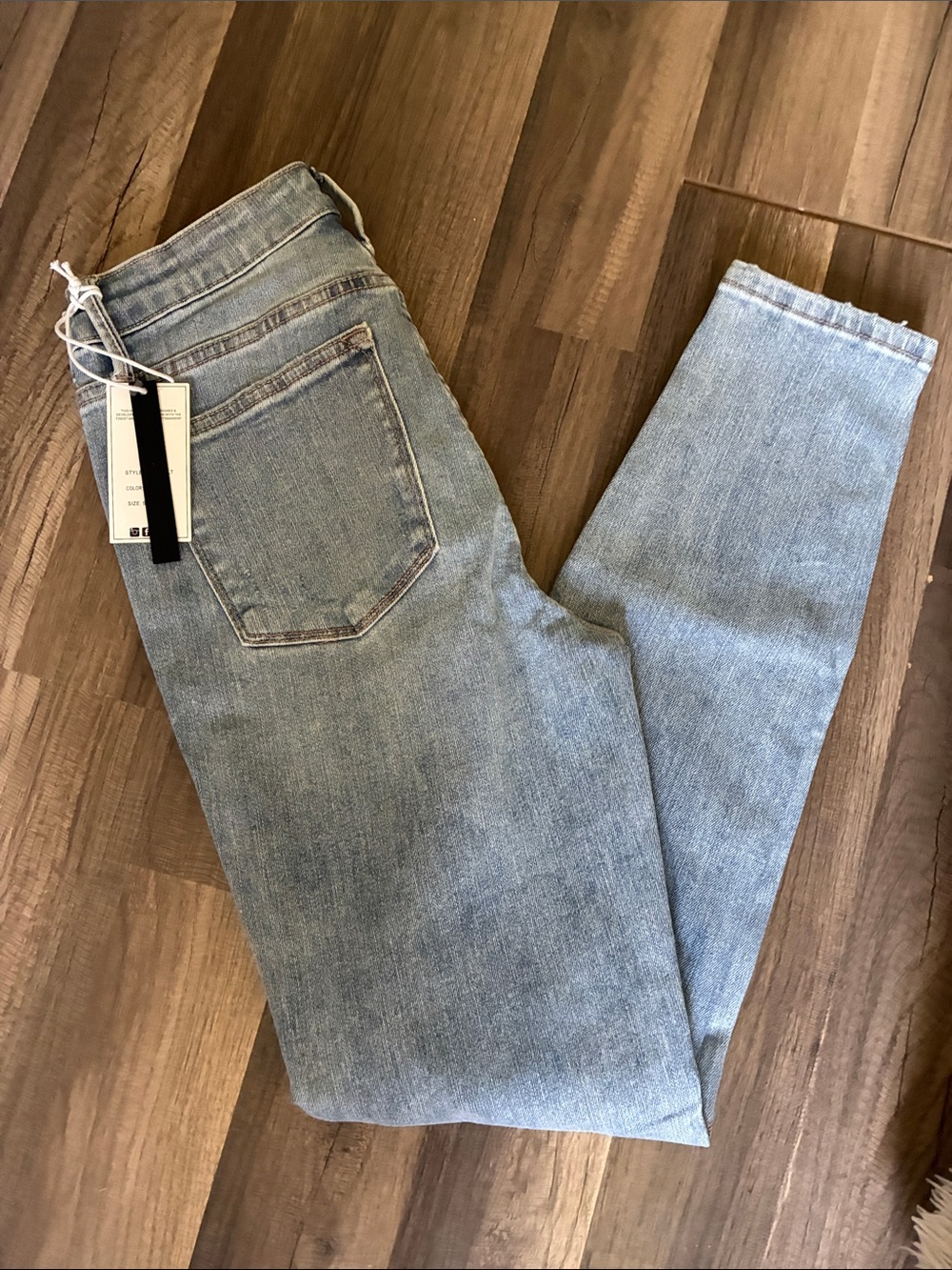 Judy Blue Light Wash Mid-Rise Destroyed Skinny Jeans- NWT- Size 5/27 - Picture 4 of 15